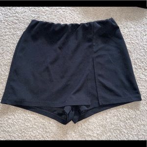 Black skirt/short s/M